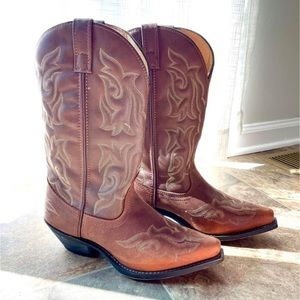 Used Like New Women’s Laredo Snip Toe Cowboy Boots Size 9
